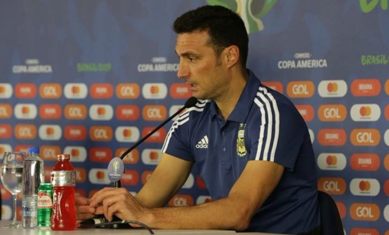 Scaloni: “Cuando todos se comprometen, podemos jugar de muchas maneras”