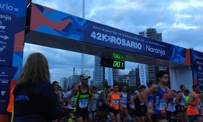 Se corrió la 18ª Maratón de la Bandera 42k en Rosario