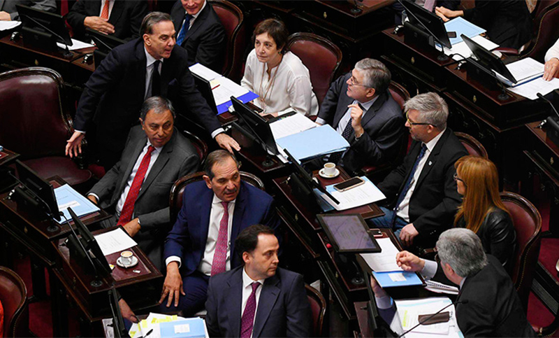 El bloque de senadores del PJ se alista para definir al sucesor de Pichetto
