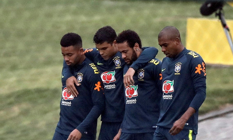 Neymar regresa a la concentración de Brasil tras defenderse de acusación de violación