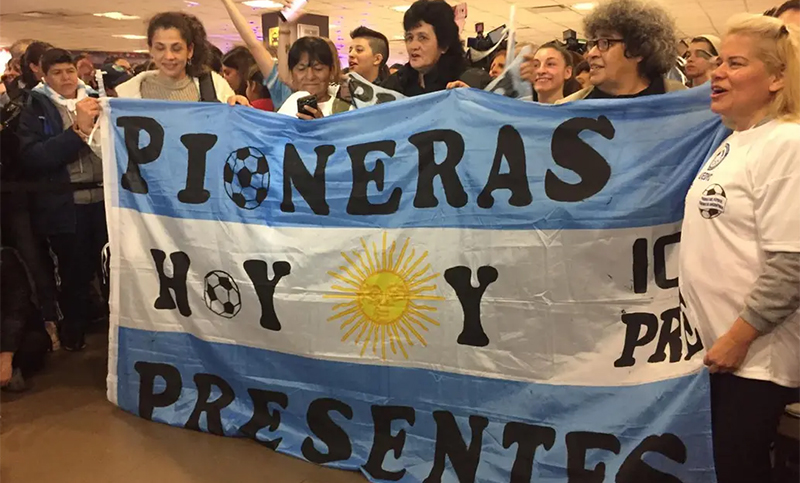 Argentina regresó al país y fue recibida con afecto luego de su histórica actuación en el Mundial