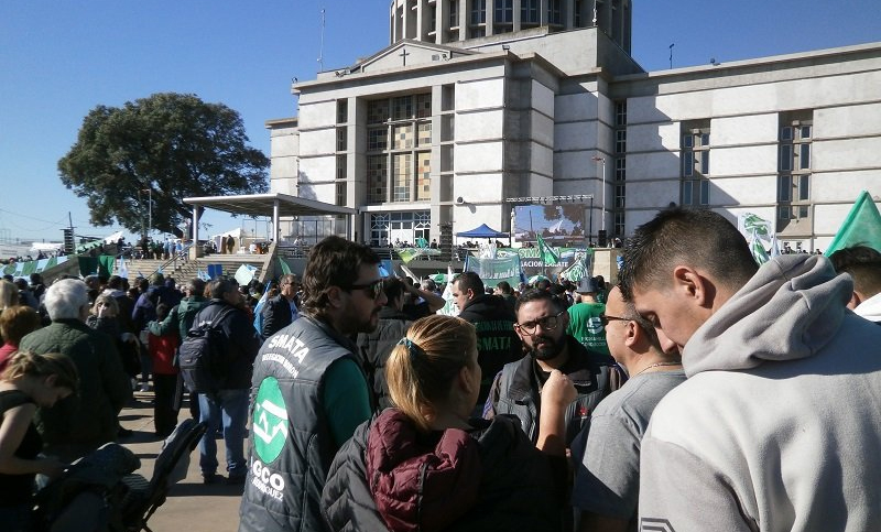 El titular de Smata movilizó a sus afiliados a pedir por tierra, techo y trabajo a la Virgen del Rosario