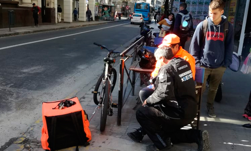 Un joven trabajador de Rappi fue atropellado en pleno centro
