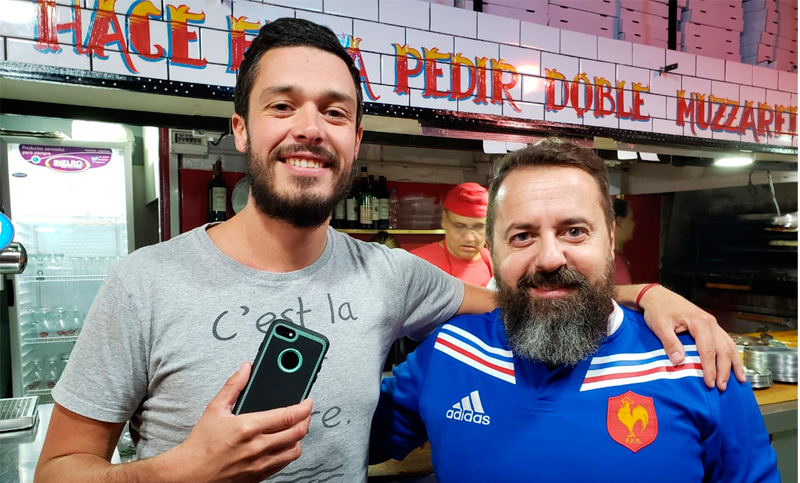 El final más esperado: el turista francés recuperó su celular