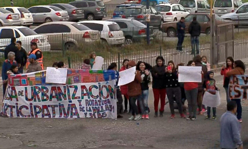 Vecinos de la Villa 31 bis bloquearon Retiro en protesta por los cortes de luz y por mejoras para el barrio