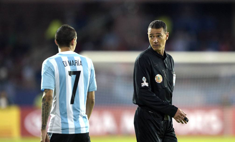 El colombiano Wilmar Roldán dirigirá Argentina-Venezuela, con un historial desfavorable