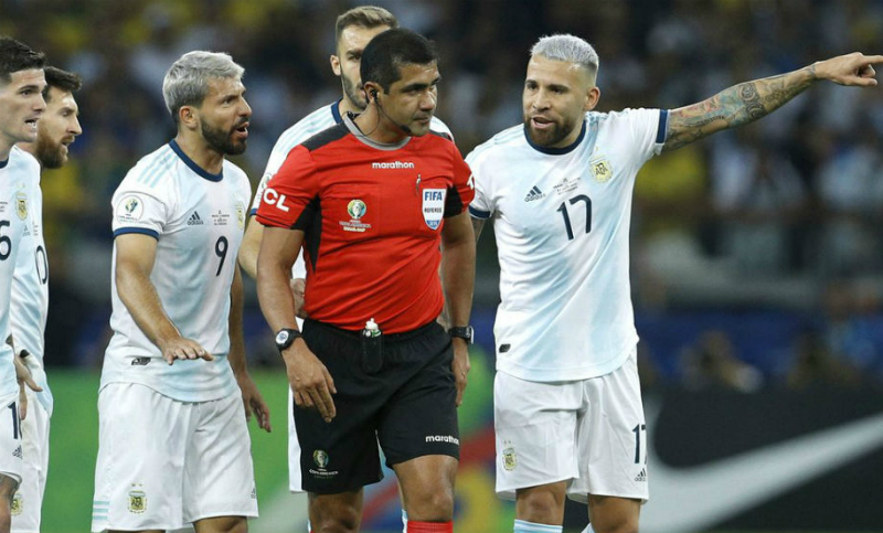 El árbitro de Argentina- Brasil reveló qué pasó con el VAR en la semifinal