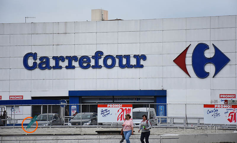 A pesar de los cuestionamientos jurídicos y laborales, Carrefour se asoció con Glovo