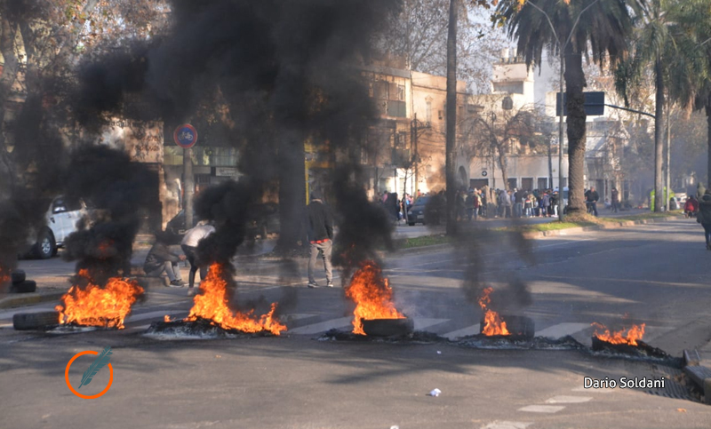 Protesta frente al Ministerio de Desarrollo Social por ayuda alimentaria