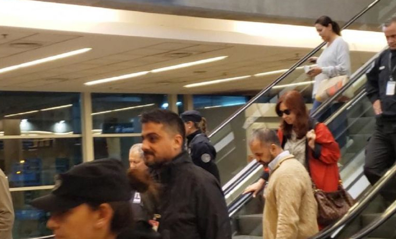 Cristina Kirchner volvió al país tras visitar a su hija en Cuba