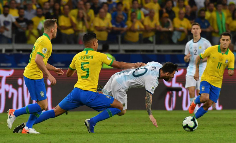 Argentina no tuvo contundencia, cayó ante Brasil y se quedó sin final de copa