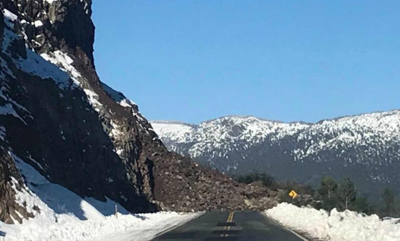 Villa La Angostura, aislada por un derrumbe provocado por las fuertes nevadas