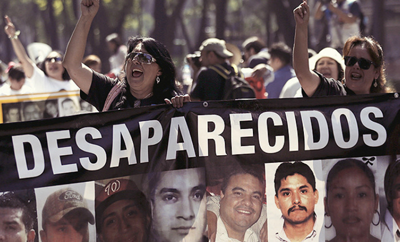 México: denuncian a 375 funcionarios por caso de estudiantes desaparecidos