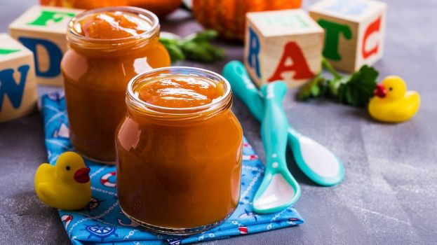 Los alimentos para bebé tienen demasiado azúcar, advierte la OMS