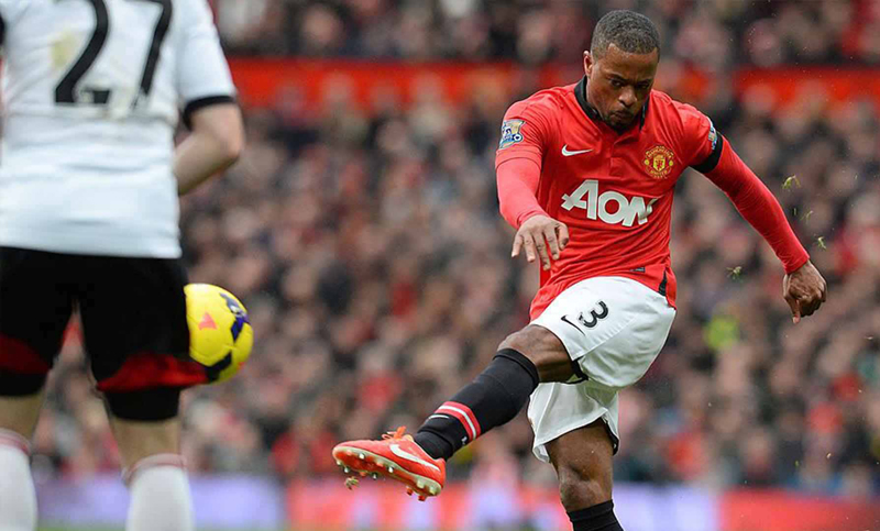 El francés Patrice Evra anunció su retiro del fútbol