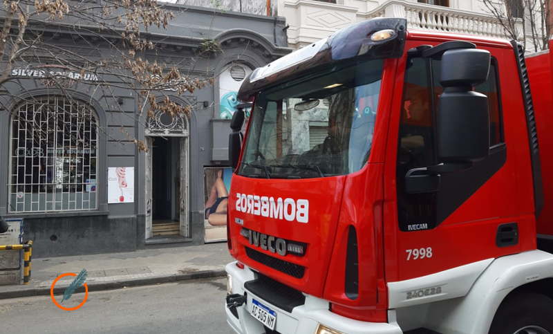 Bomberos Zapadores controlaron el fuego en un solarium de pleno centro