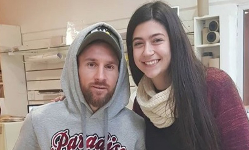 Messi fue a sacarse una foto carnet y revolucionó el shopping de Funes