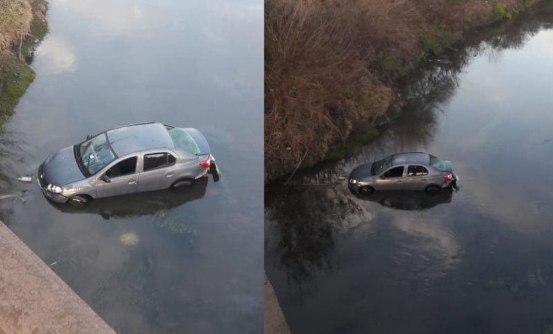 Un auto con dos personas a bordo cayó al arroyo Saladillo
