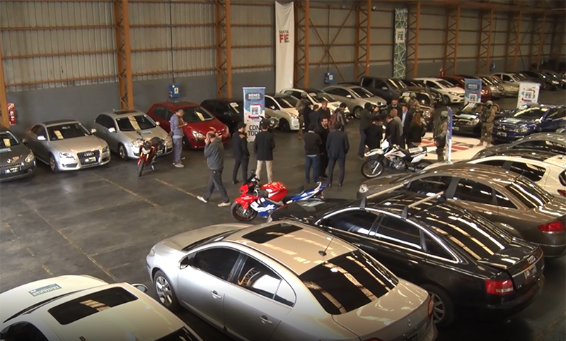 Exhibieron autos y motos decomisados que se subastarán en septiembre