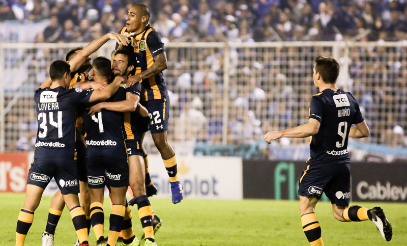 Central superó por 2-1 a Atlético Tucumán en su debut de Superliga