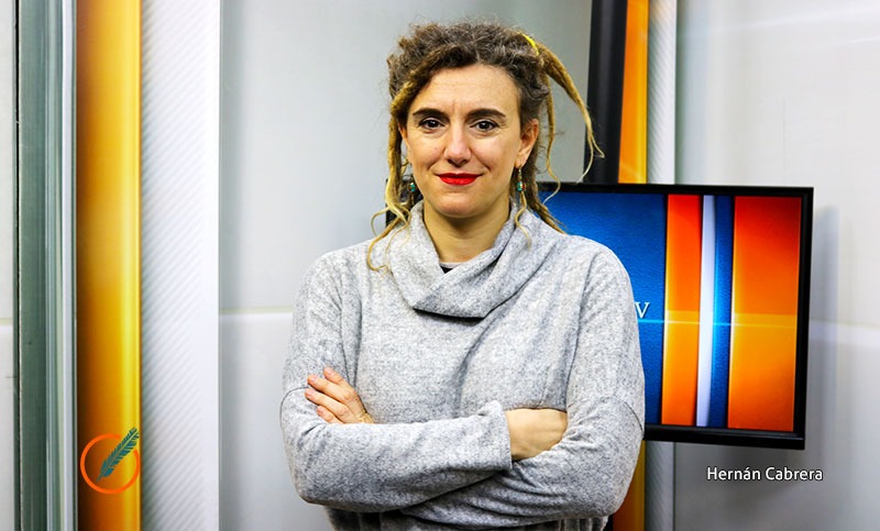 Carla Saccani presenta su libro de poemas: «Es inevitable vincular la producción artística al compromiso político»