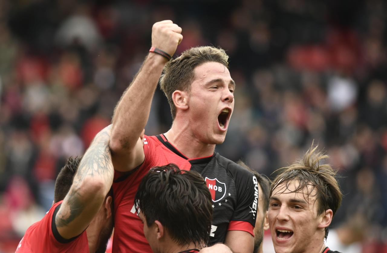 Newell’s fue convincente, tuvo un debut ideal y le ganó a los santiagueños