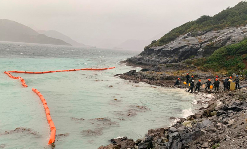 Greenpeace denuncia una «emergencia medioambiental» tras el derrame de 40.000 litros de diésel en el sur de Chile