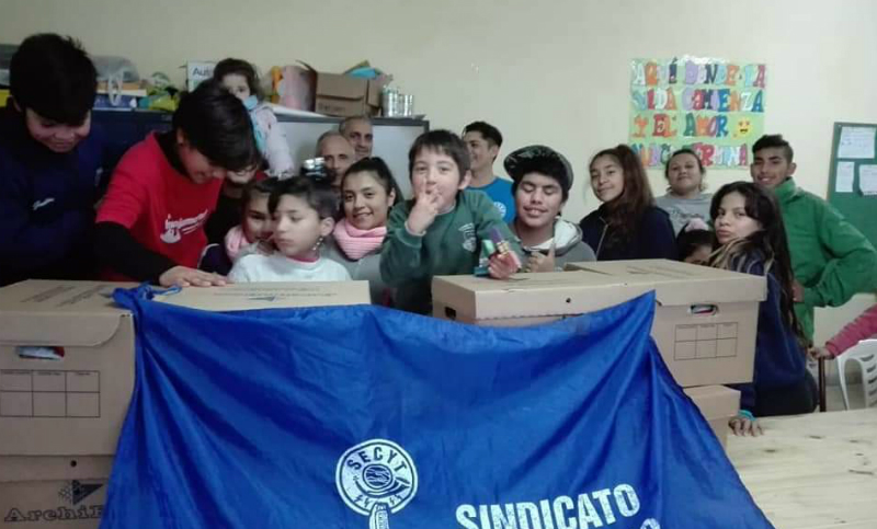 El Sindicato del Correo juntó ropa y comida para diferentes barrios de la ciudad