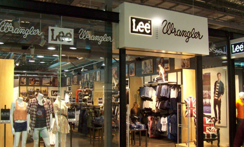 Wrangler cierra sus locales, despide a todo el personal y se va del país