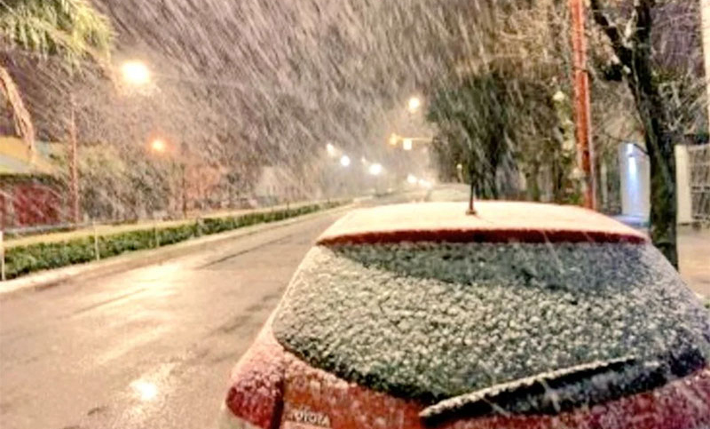 La ola de frío trajo nieve a la ciudad de Tres Arroyos