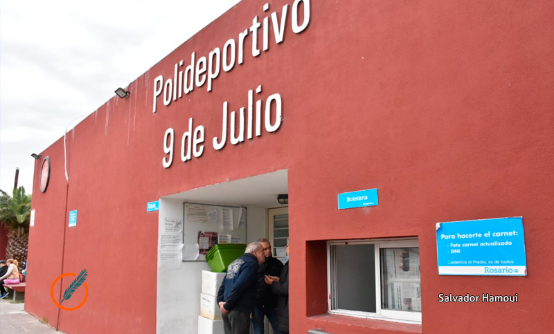 Vecinos se quejan de la «mala conducta» de los indigentes que duermen en el Polideportivo 9 de Julio