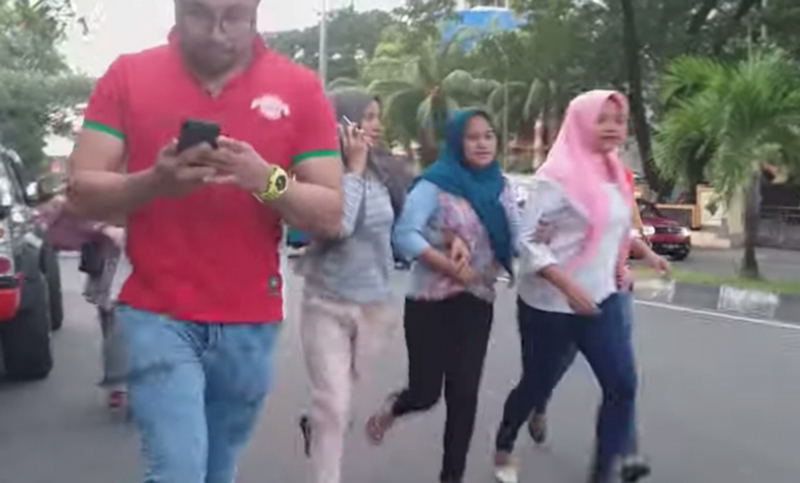 Indonesia: un fuerte sismo de 7.3 grados alarmó a la población de las islas Molucas 