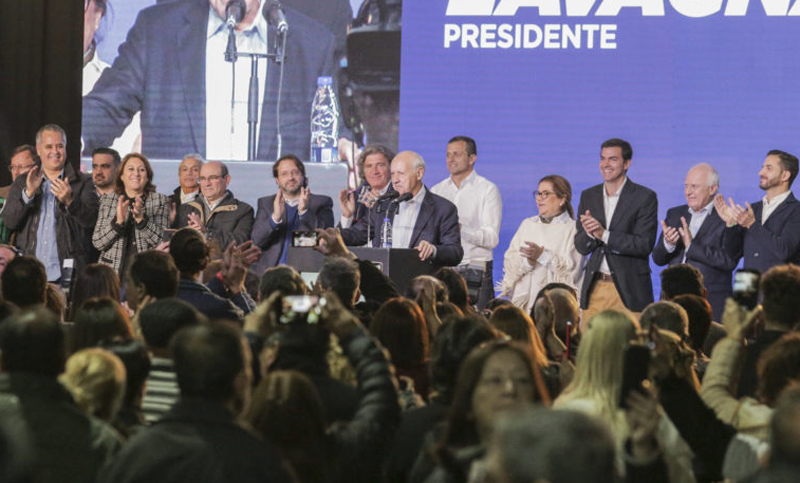 Con presencia de Lifschitz y Fein, Lavagna cerró su campaña en Buenos Aires