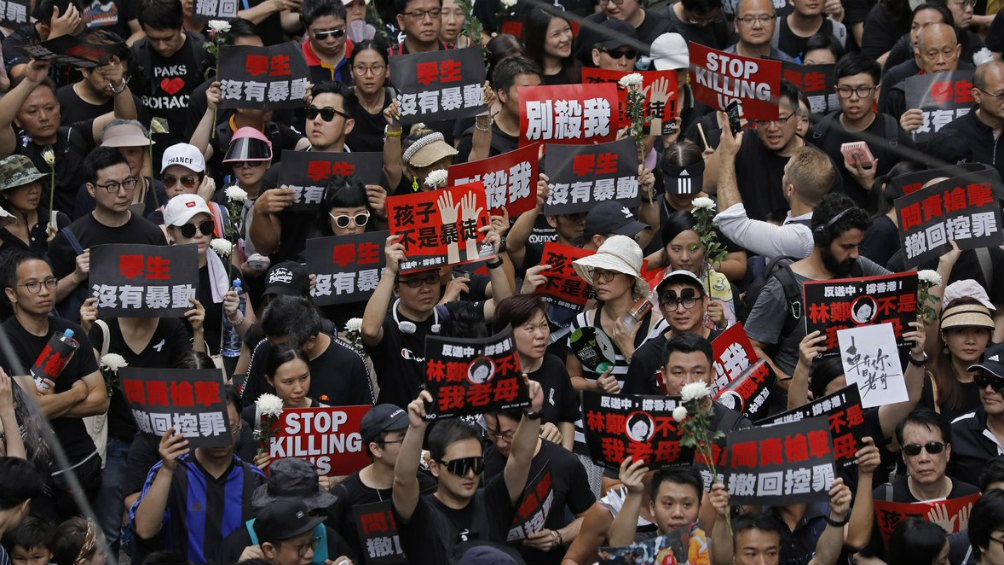 Manifestantes desoyen advertencias y toman nuevamente el aeropuerto de Hong Kong