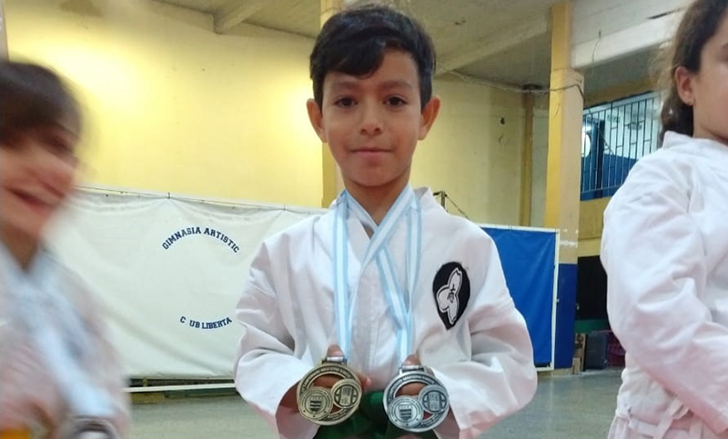 Un nene de 9 años necesita dinero para viajar al mundial de karate en Brasil