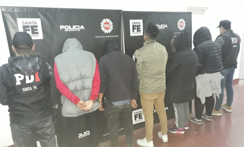 PDI detuvo a cinco personas por disparos contra viviendas