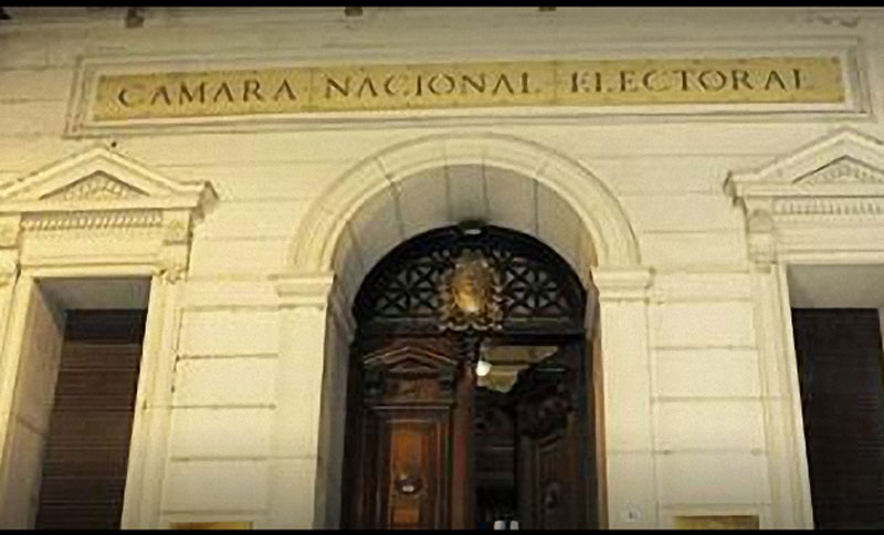 La Cámara Electoral intimó al gobierno a entregar el software Smartmatic aunque «ya es tarde».