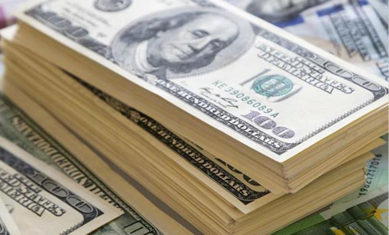 Imparable: el dólar arrancó la semana en suba y cerró a $46,69 