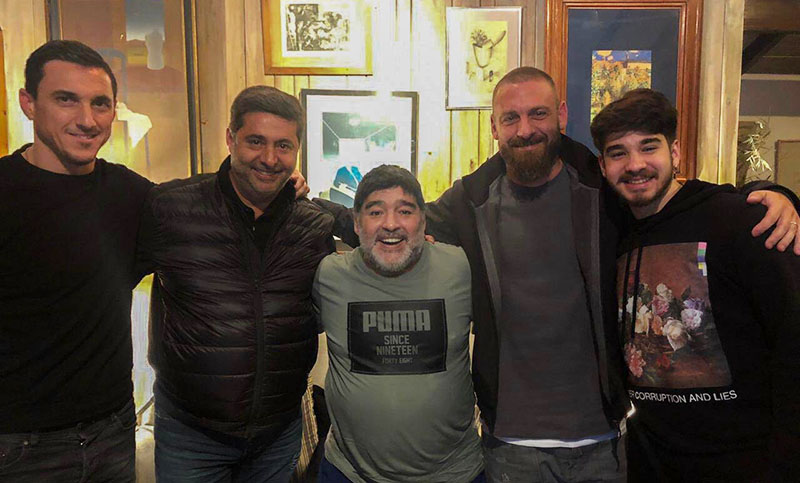 Maradona recibió la visita de De Rossi