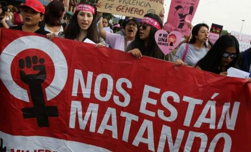 Miles de personas se manifestaron en Perú contra la violencia de género 