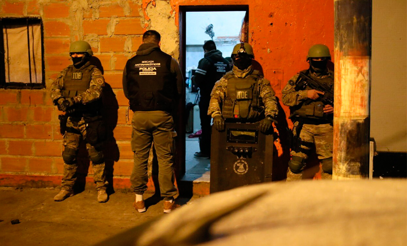 Múltiples allanamientos, detenidos y secuestro de armas y estupefacientes