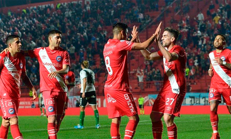 Dos equipos de primera juegan por los octavos de la Copa Argentina