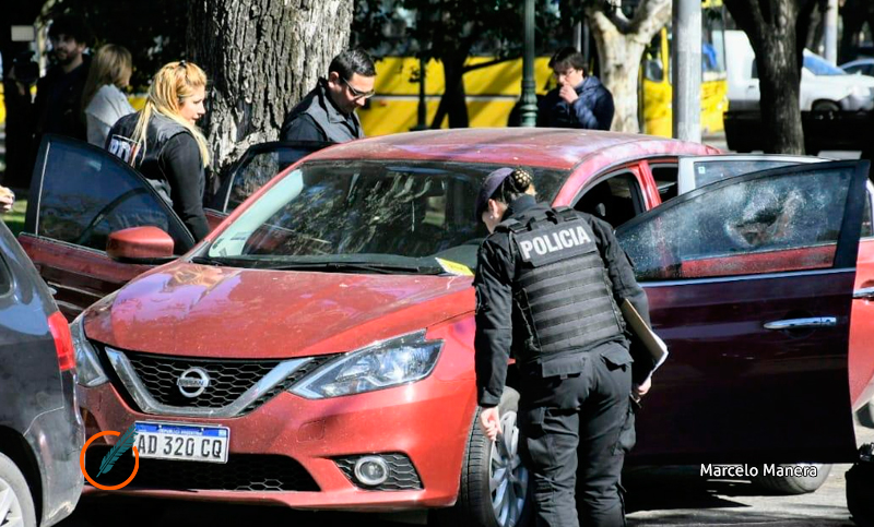 Violento intento de asalto en pleno mediodía frente a la plaza Alberdi