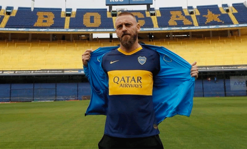 De Rossi se pone la camiseta de Boca para debutar contra Almagro