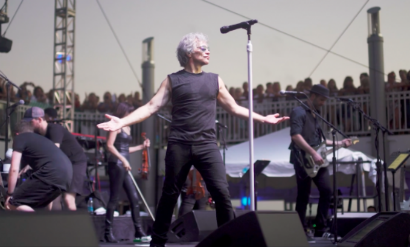 Bon Jovi toca para más de dos mil fans en un viaje en crucero