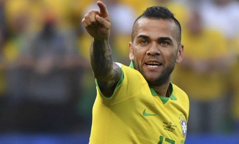 Sao Paulo sacudió el mercado brasileño y se reforzó con Dani Alves