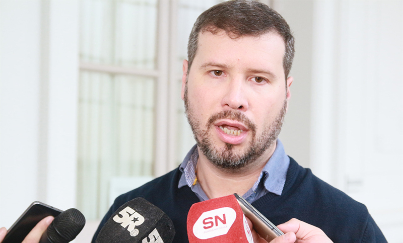 Reniero: “El que delinque con uniforme se va”