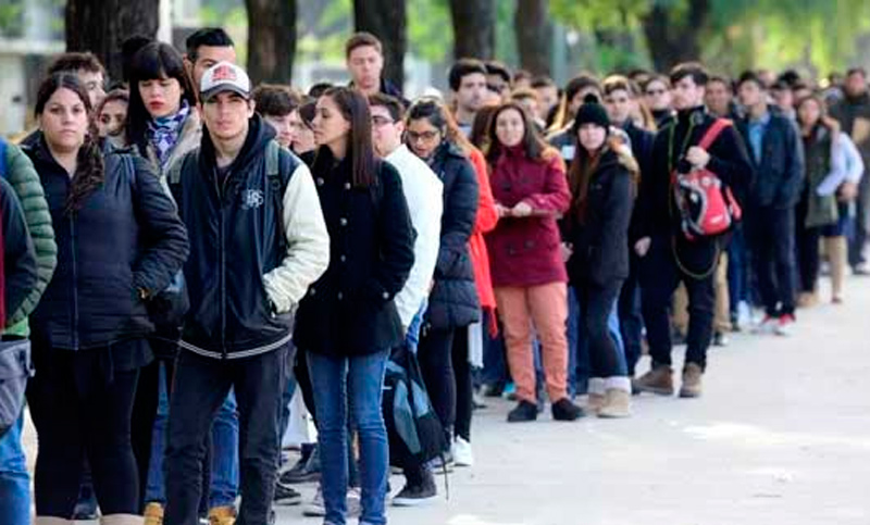 El desempleo juvenil triplica al de los adultos