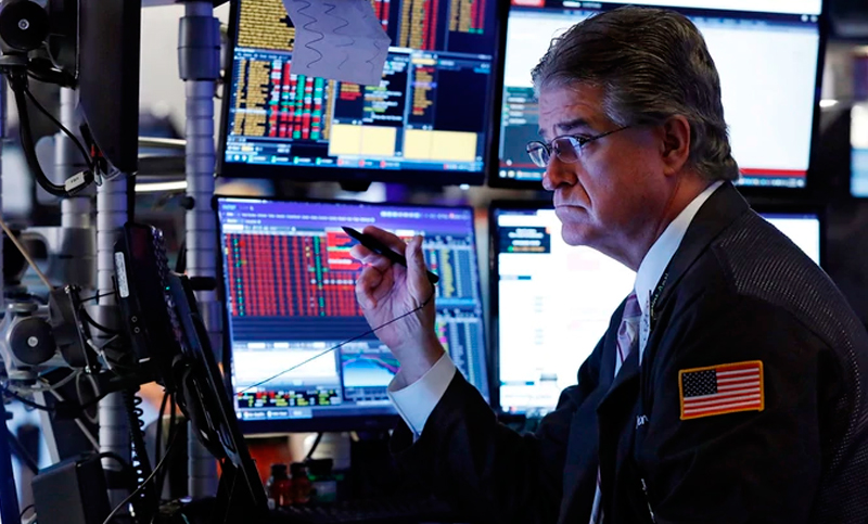 Mercado financiero al rojo vivo: sube el dólar y caen las acciones luego de los anuncios del Gobierno