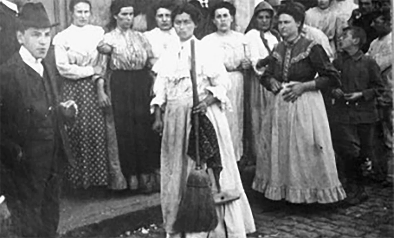 La huelga de las escobas: cuando las mujeres de los conventillos salieron a la calle para «barrer la injusticia» por el aumento en los alquileres